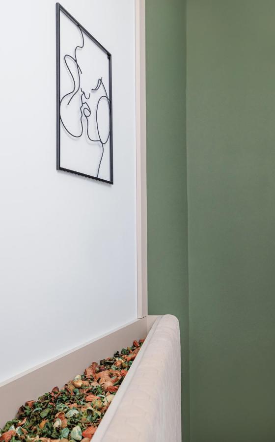 Green M By Onix Sinaia